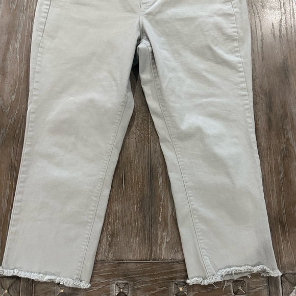 LOFT Sage Skinny Crop Petite Jeans - Picture 3 of 11